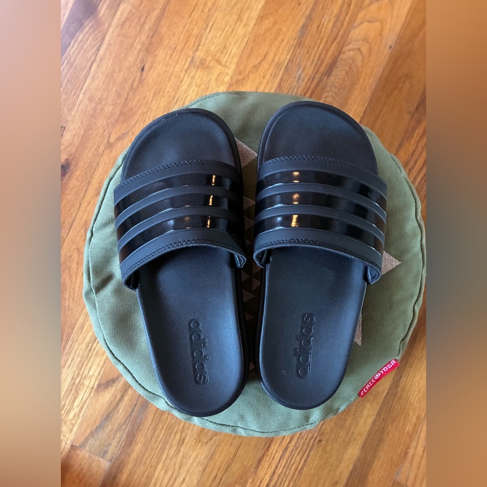 NEW - adidas adilette platform slides, sandals, women’s size 6